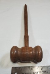 Nice Wood Grain Turned Wooden Gavel, 10-1/2″ Long. EUC