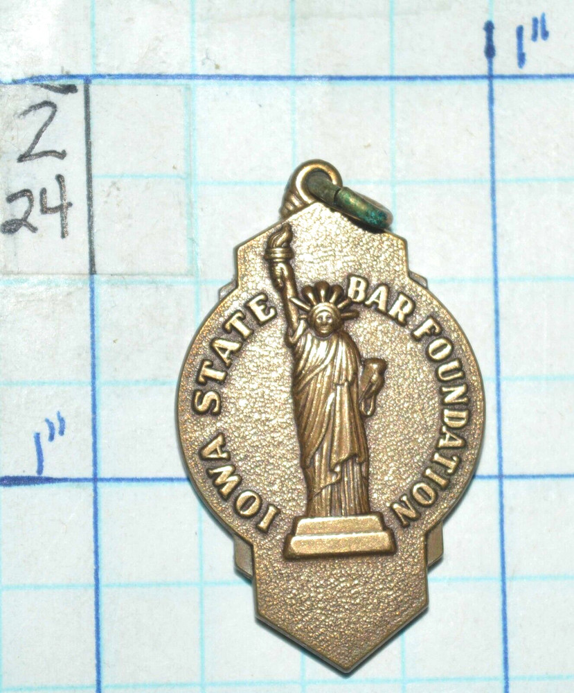 IOWA STATE BAR FOUNDATION ASSOCIATION AMERICAN CITIZENSHIP AWARD PENDANT