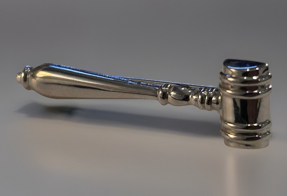 Vintage Judges Or Auctioneer￼Gavel Pin
